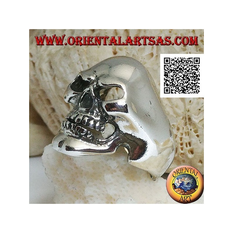 Silver ring, smiling smooth skull with dimple on the chin