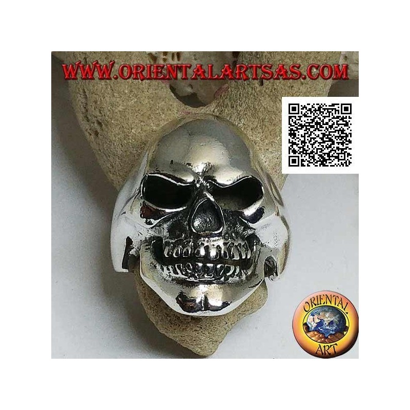 Silver ring, smiling smooth skull with dimple on the chin