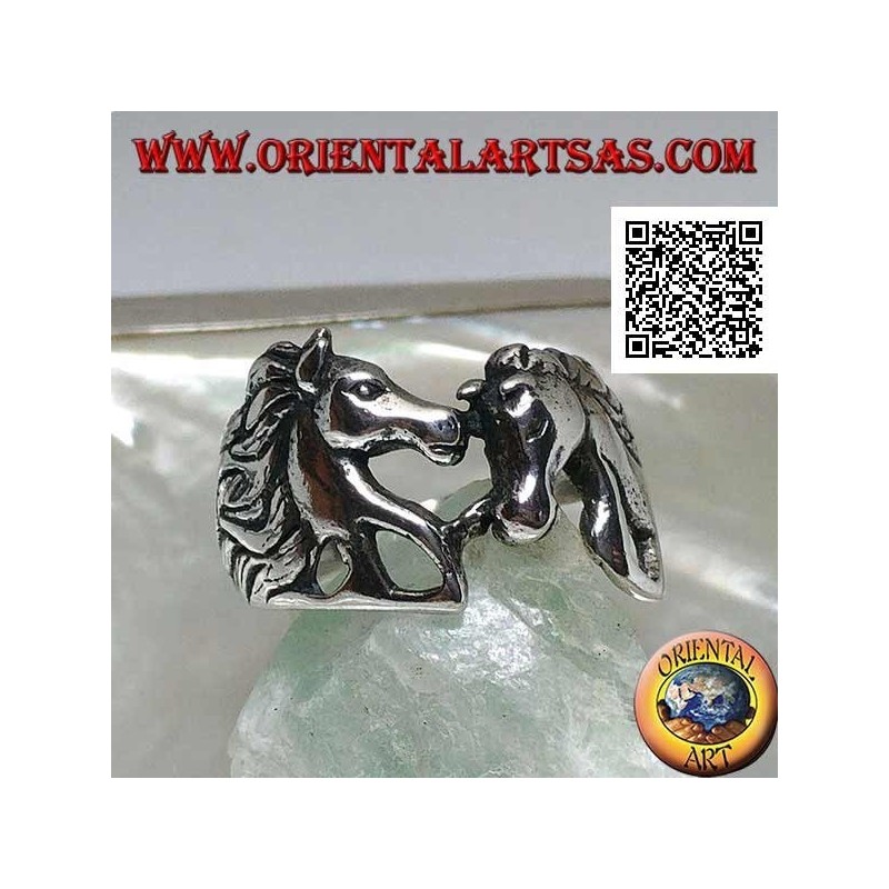 Silver ring couple in love with horses (heads) looking at each other