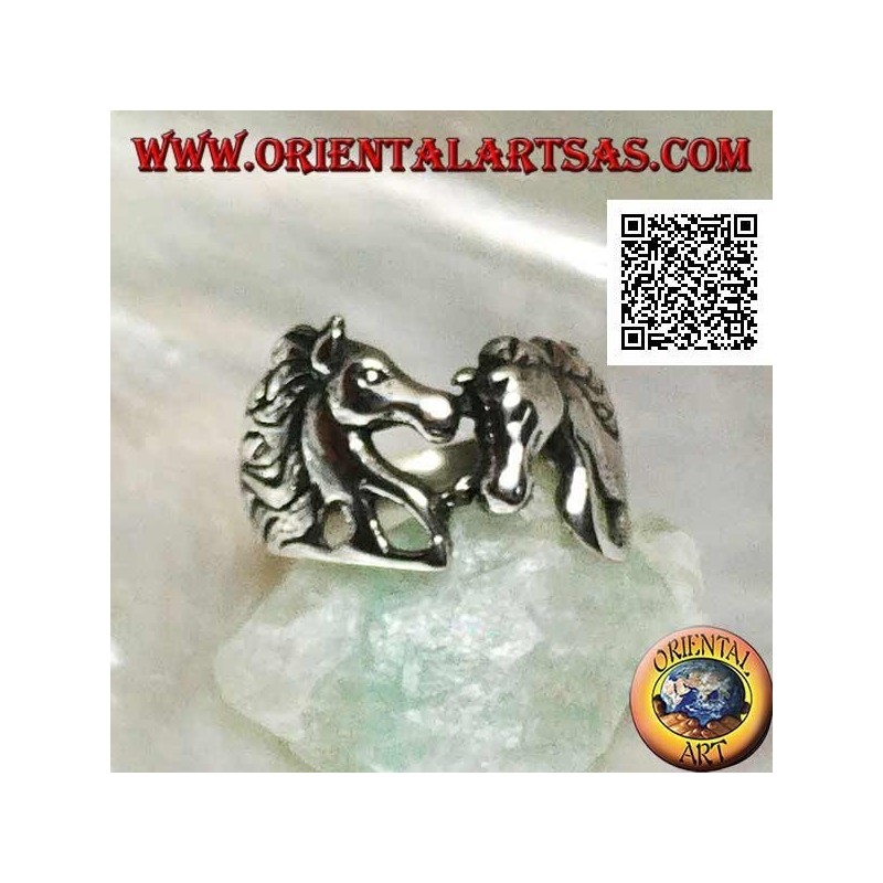 Silver ring couple in love with horses (heads) looking at each other