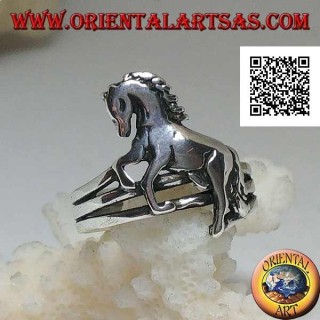 Bague en argent avec cheval rampant
