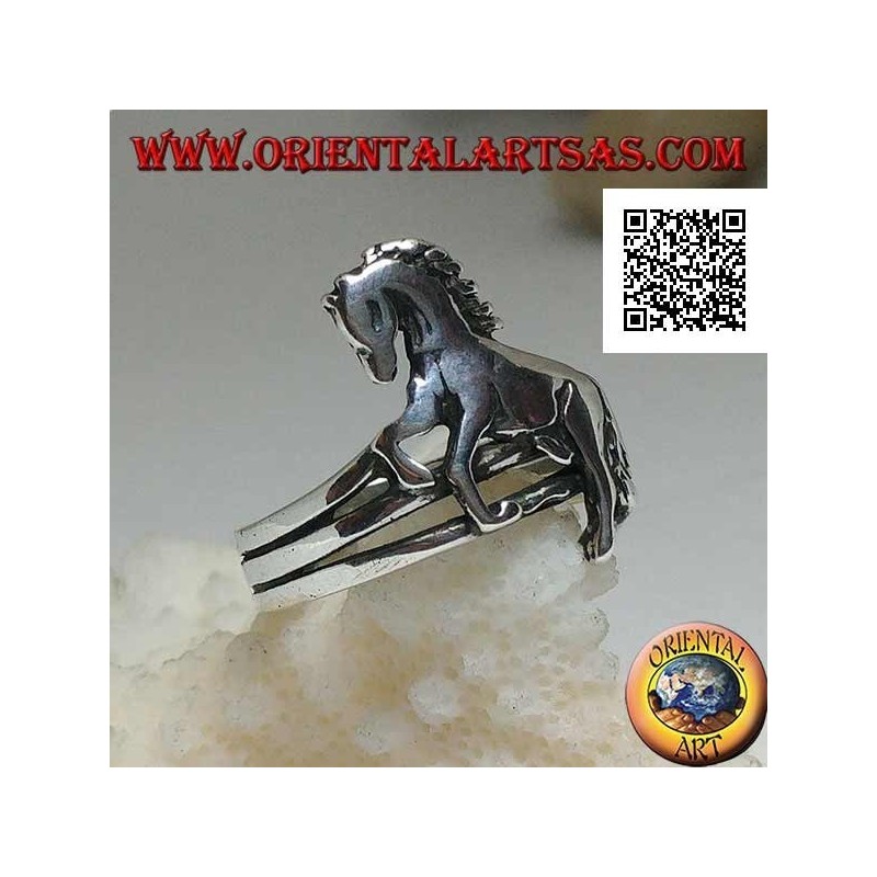 Bague en argent avec cheval rampant