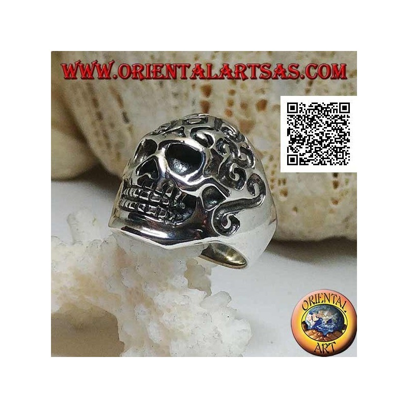 Anello in argento, teschio con incisioni celtiche (triskéll)
