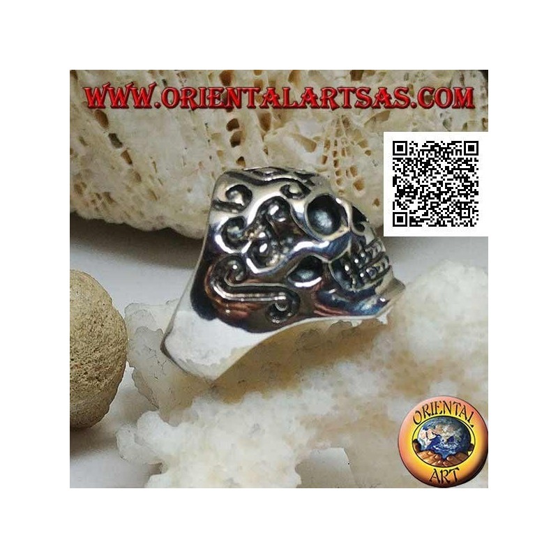 Bague en argent, crâne avec gravures celtiques (triskéll)