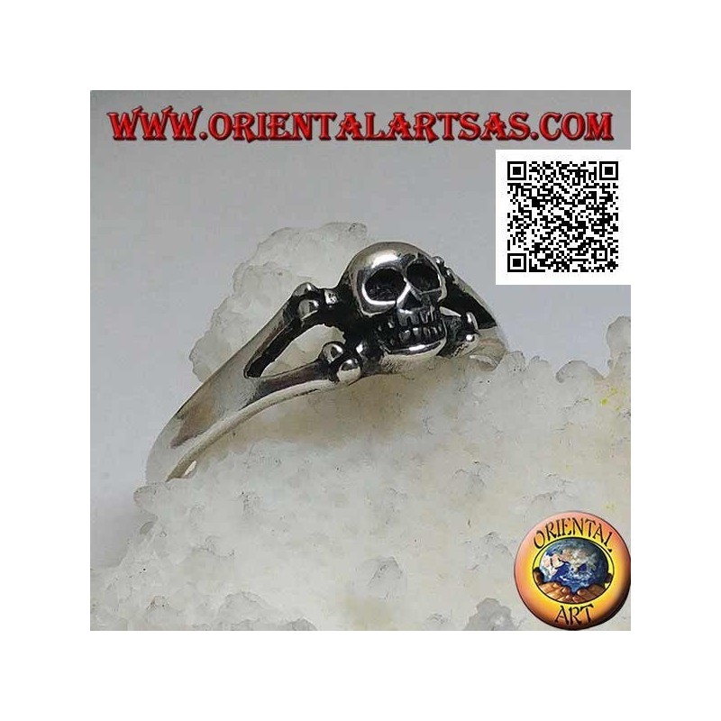 Anello in argento con teschio sulle due ossa femorali incrociate (piccolo)