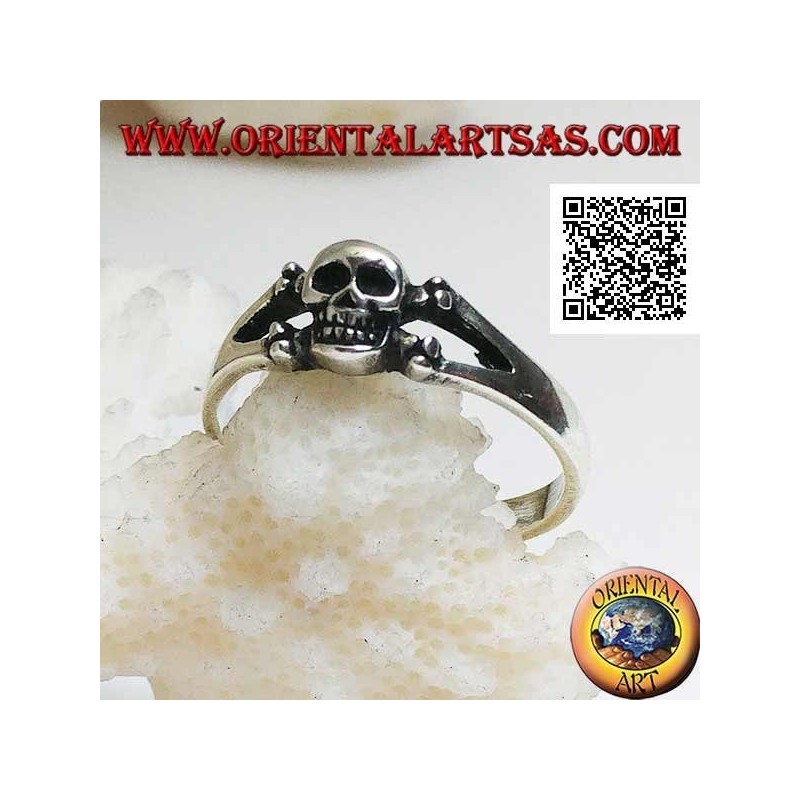 Anello in argento con teschio sulle due ossa femorali incrociate (piccolo)