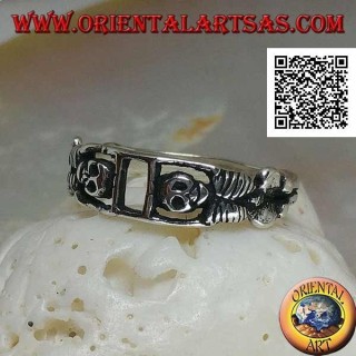Anello in argento composto da due scheletri distesi uniti dalle braccia
