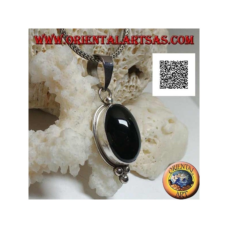Ciondolo in argento con onice ovale cabochon su montatura liscia e tre palline sotto