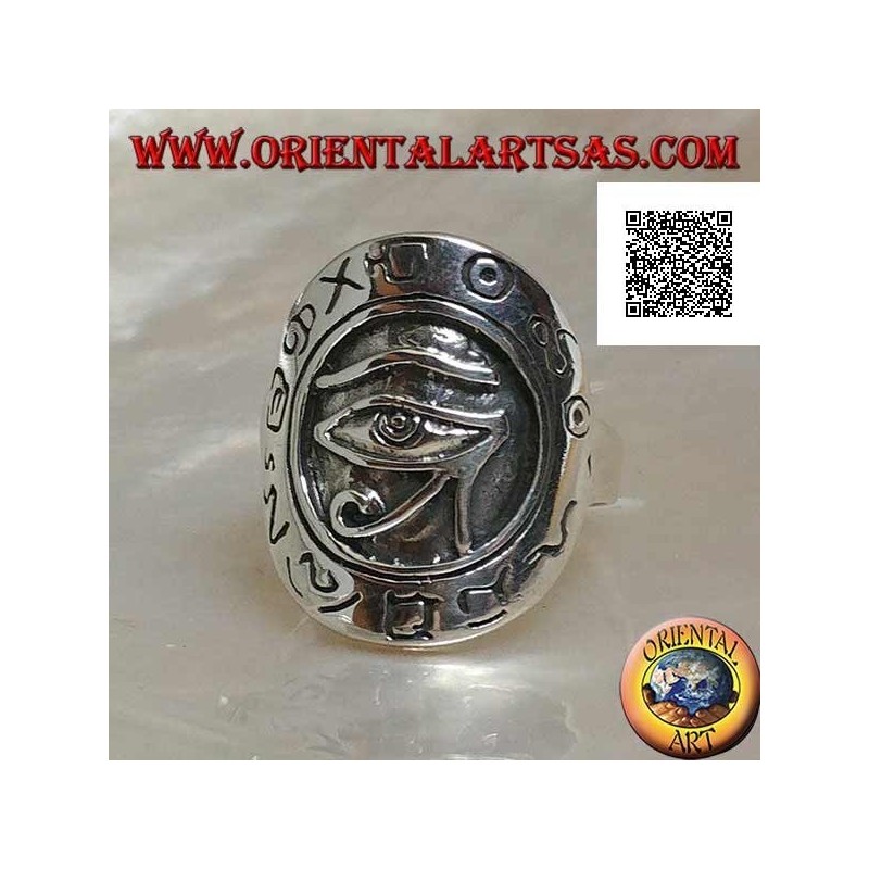 Anello in argento a scudo con occhio di Horus (occhio di Ra) in rilievo contornato da geroglifici incisi