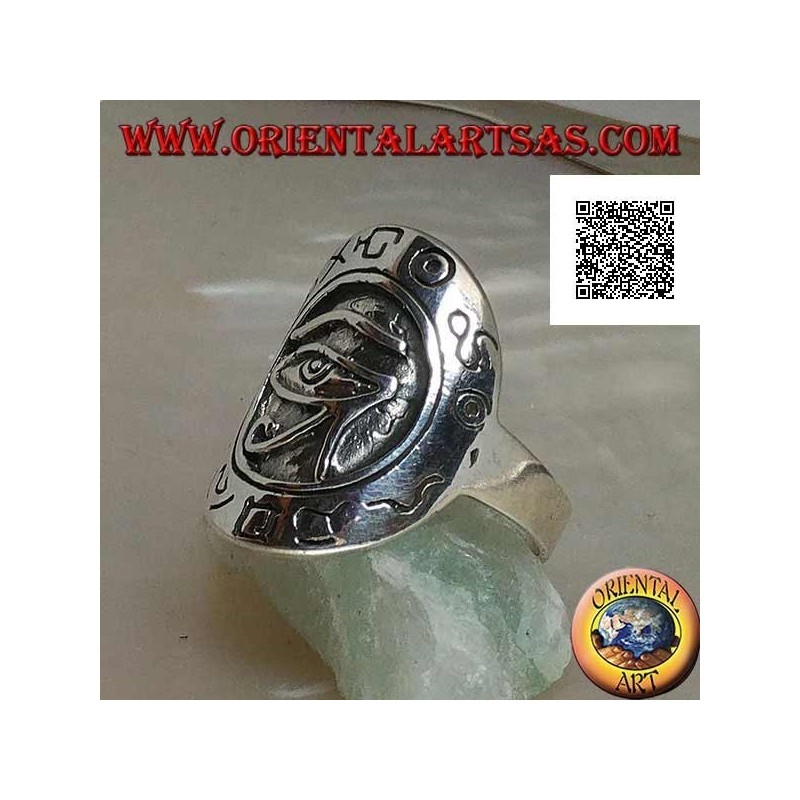 Anillo de escudo de plata con ojo de Horus (ojo de Ra) en relieve rodeado de jeroglíficos grabados