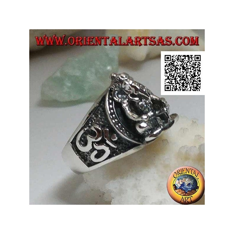 Silver ring with seated Ganesh in high relief with Oṃ (ॐ) on the sides