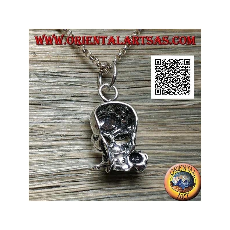Pendentif en argent en forme de crâne avec une rose entre les dents