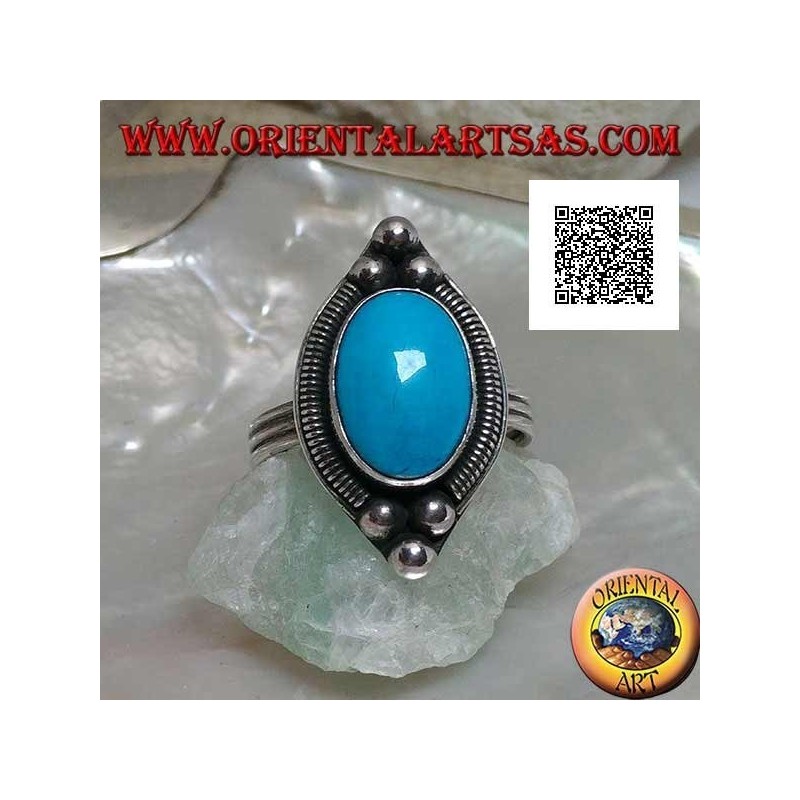 Anello in argento con turchese ovale cabochon contornato da intreccio su piastrina e tre palline sopra e sotto