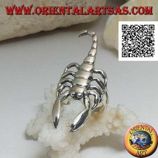 Anillo de plata con escorpión en posición ofensiva suave (grande)