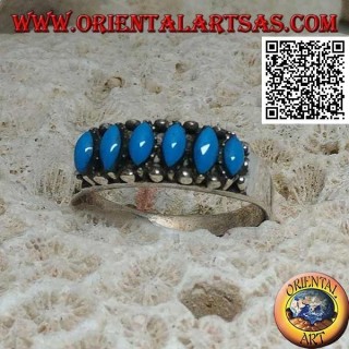 Anello in argento con 6 turchesi a navetta cabochon contornati da palline