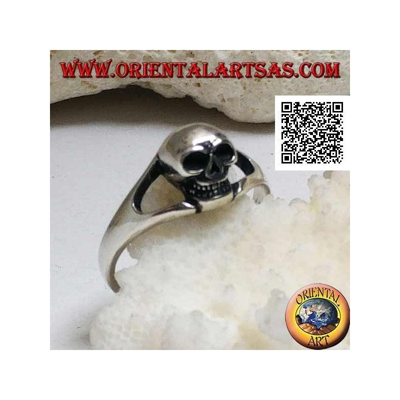 Anello in argento semplice con teschio sporgente piccolo