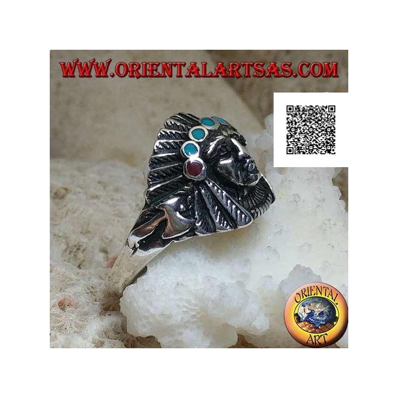 Anello in argento, testa di di un Indiano nativo d'America con copricapo di piume e dischetti di turchese e corallo