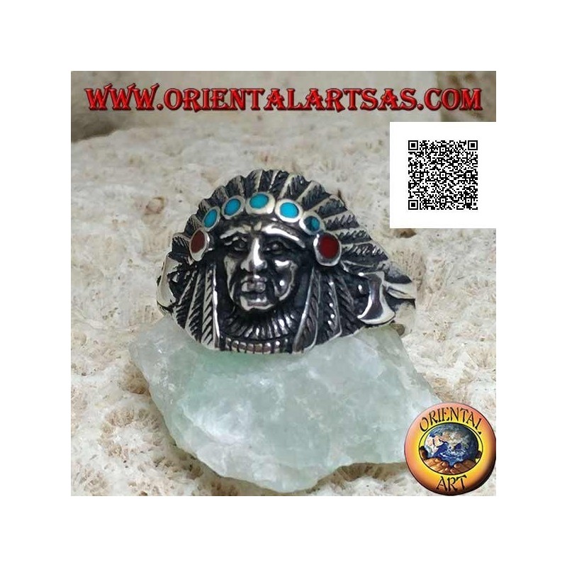 Anello in argento, testa di di un Indiano nativo d'America con copricapo di piume e dischetti di turchese e corallo