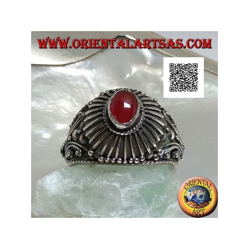 Handgefertigter Silberring mit ovalem Cabochon-Karneol, umgeben von Strahlen