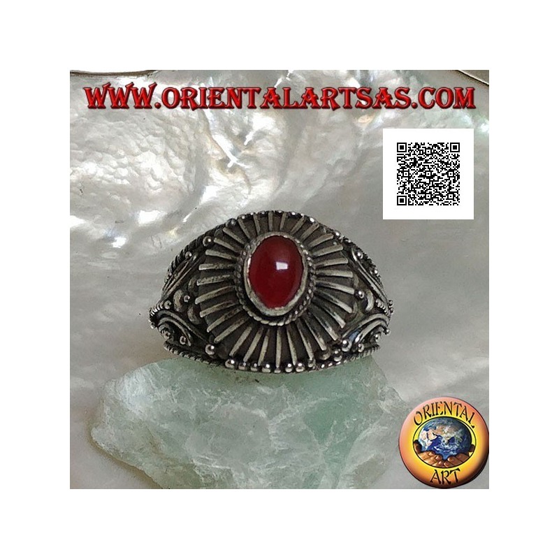 Handgefertigter Silberring mit ovalem Cabochon-Karneol, umgeben von Strahlen