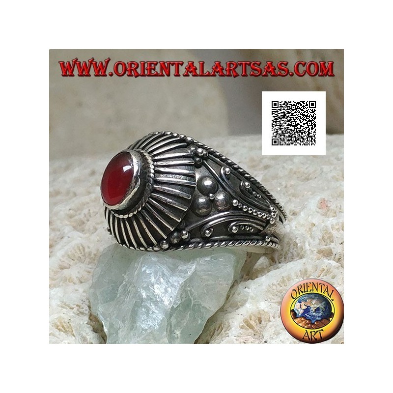 Bague en argent fait main avec cornaline cabochon ovale entourée de rayons