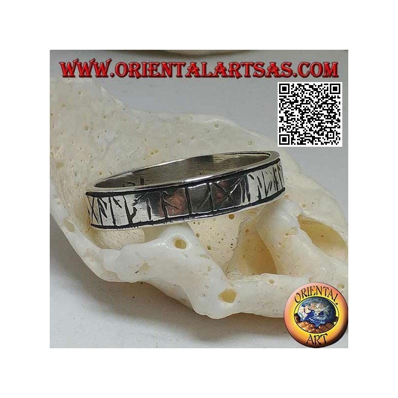 Anillo de plata con runas celtas grabadas