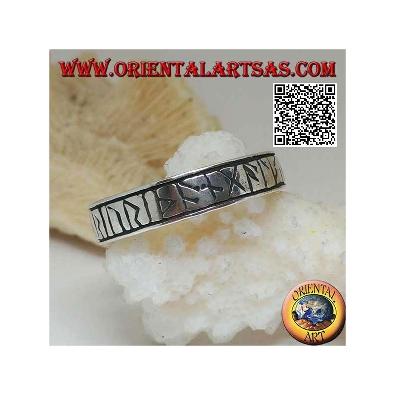 Bague en argent avec runes celtiques gravées