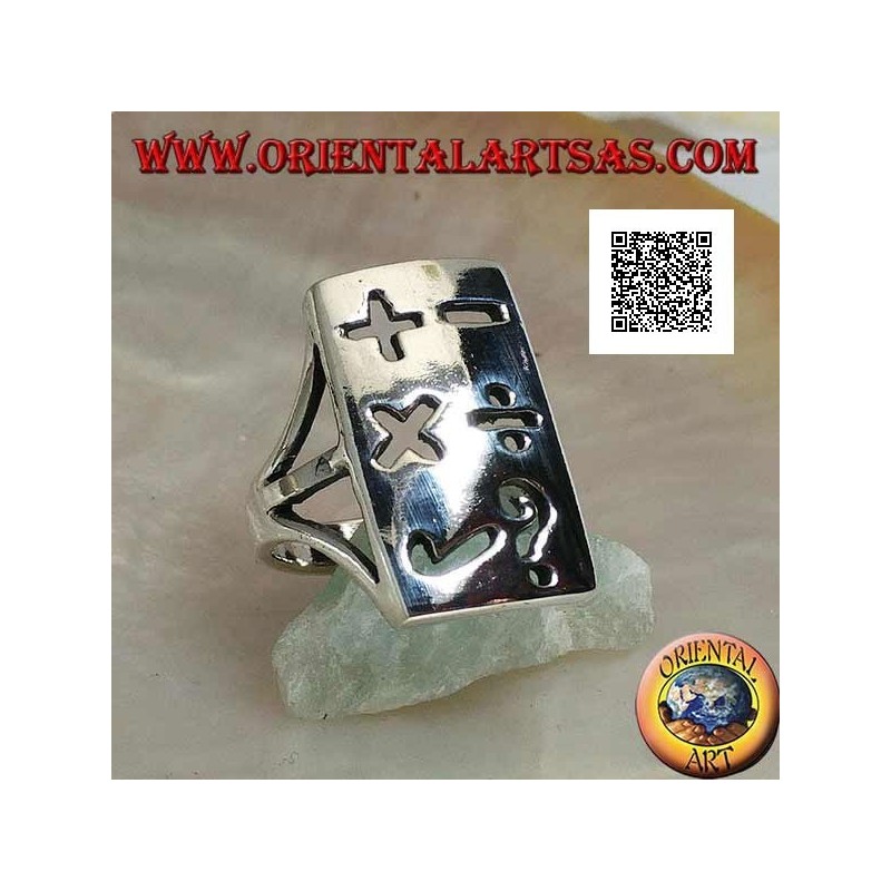 Bague en argent lisse avec plaque rectangulaire et symboles mathématiques perforés