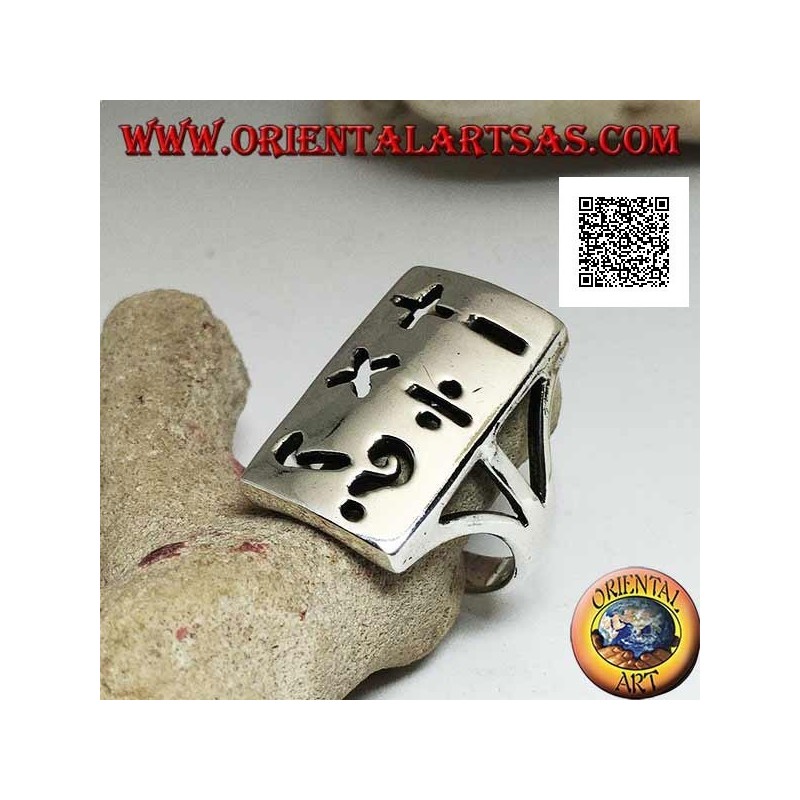 Glatter Silberring mit rechteckiger Platte und perforierten mathematischen Symbolen