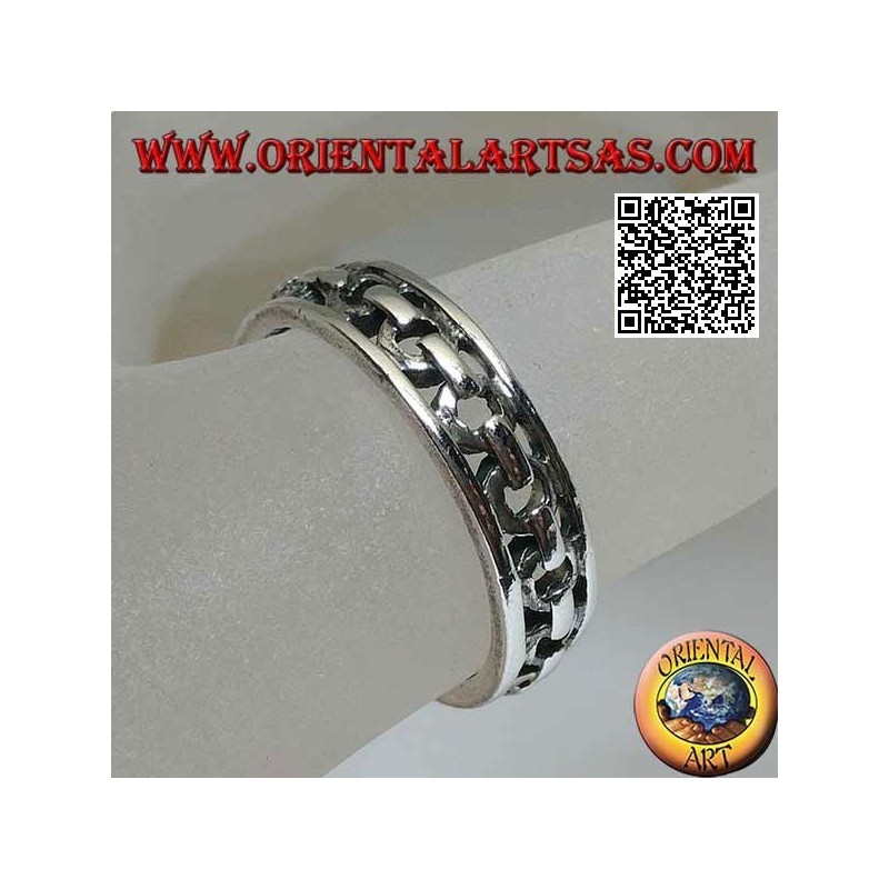 Bague en argent avec bande travaillée, chaîne perforée entre deux lignes