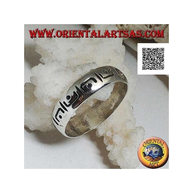 Anillo de plata con una serie alterna de herradura con punto grabado