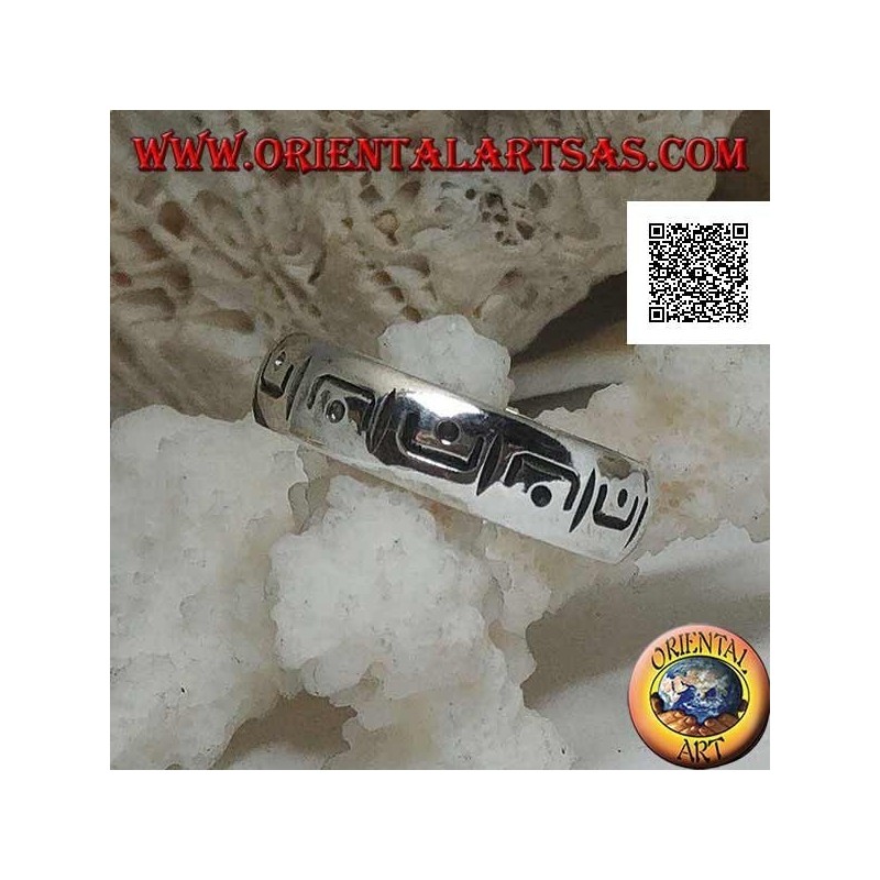 Bague en argent avec une série alternée de fer à cheval avec point gravé