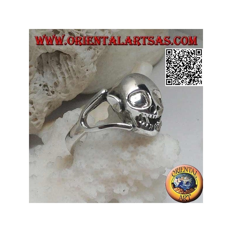 Anillo de plata de una calavera de duende con orejas