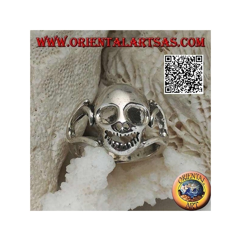 Anello in argento di un teschio goblin con le orecchie