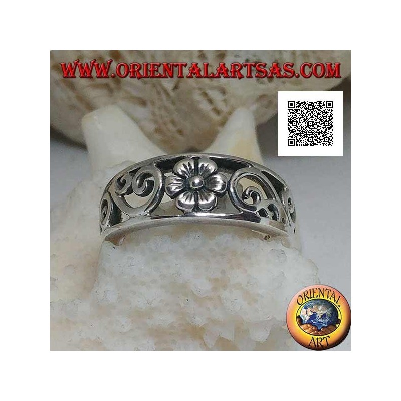 Bague en argent avec fleurs et décorations perforées naturelles