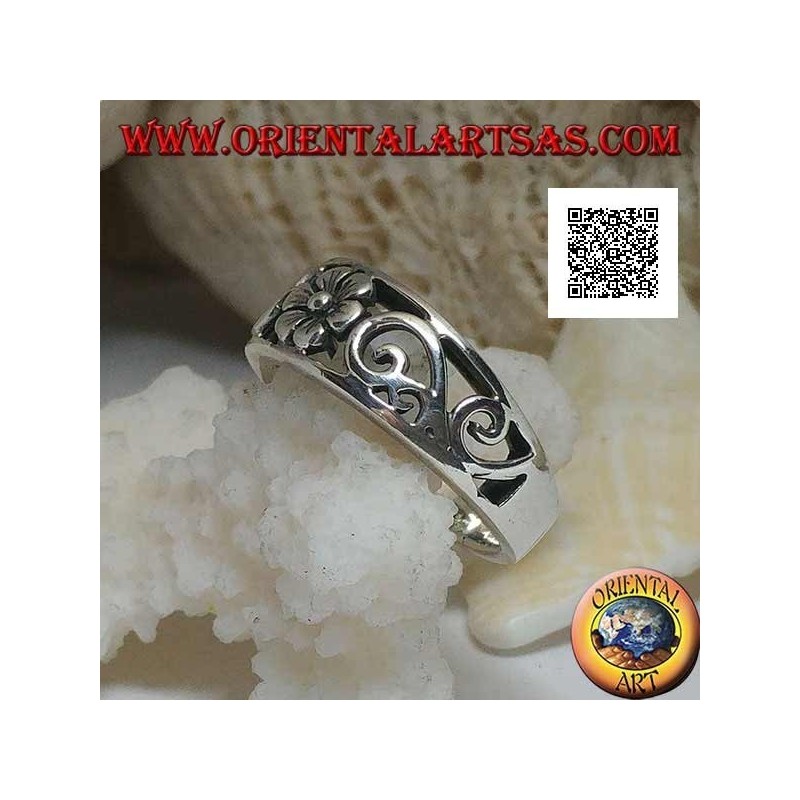 Silberbandring mit Blumen und natürlichen Lochdekorationen
