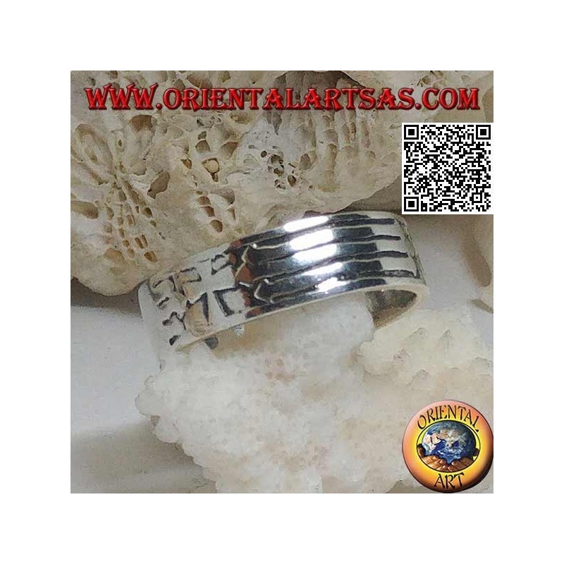 Silver ring with engraved band with Christian cross