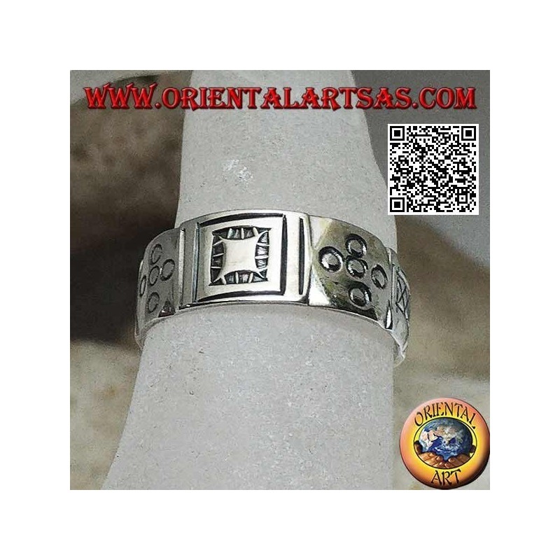 Silver ring with geometric engravings