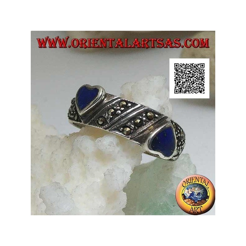 Anillo de plata con corazones de lapislázuli natural en relieve sobre procesado oblicuo con marcasita