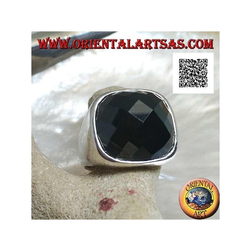 Anillo de plata rodiada con circonita de espinela cabujón facetado cuadrado redondeado