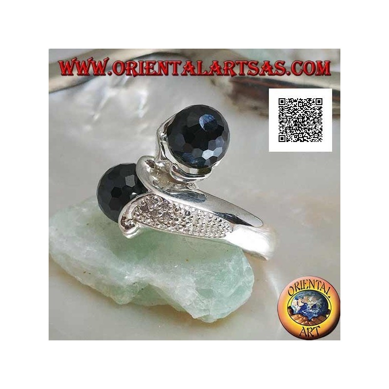 Anello in argento rodiato a due braccia con due sfere di zircone spinello sfaccettato