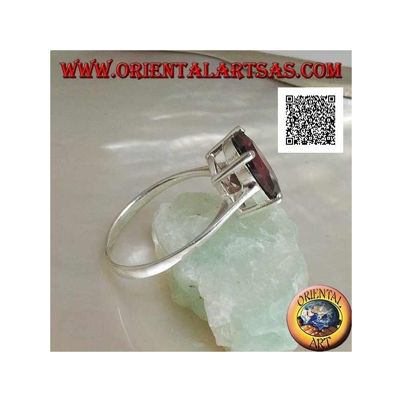 Bague en argent rhodié avec grenat cabochon ovale facetté serti de 4 clips