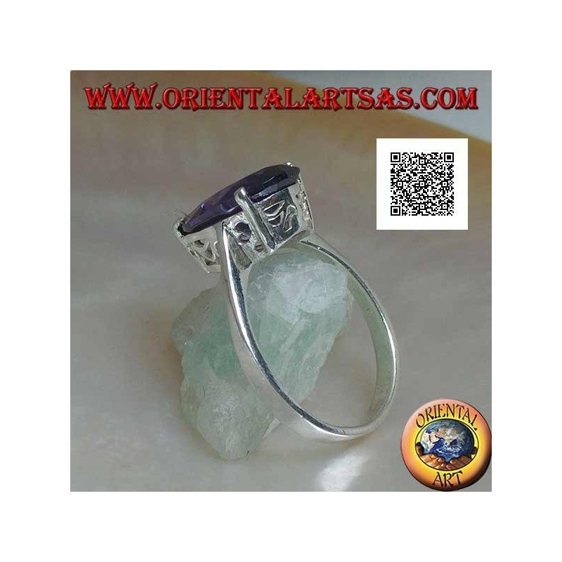 Anillo de plata rodiada con circonitas en forma de lágrima color amatista engastadas con 3 clips