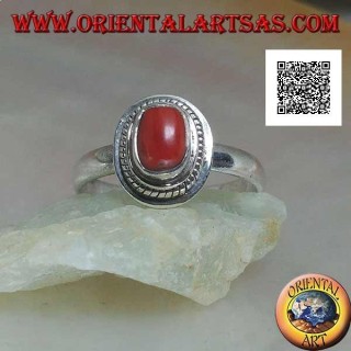 Bague en argent avec corail naturel serti dans un bord tressé (19)