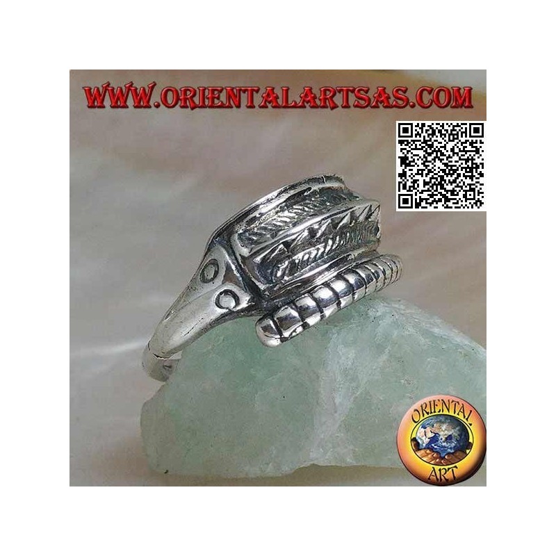 Anillo de plata con forma de caballito de mar "hipocampo" retorcido