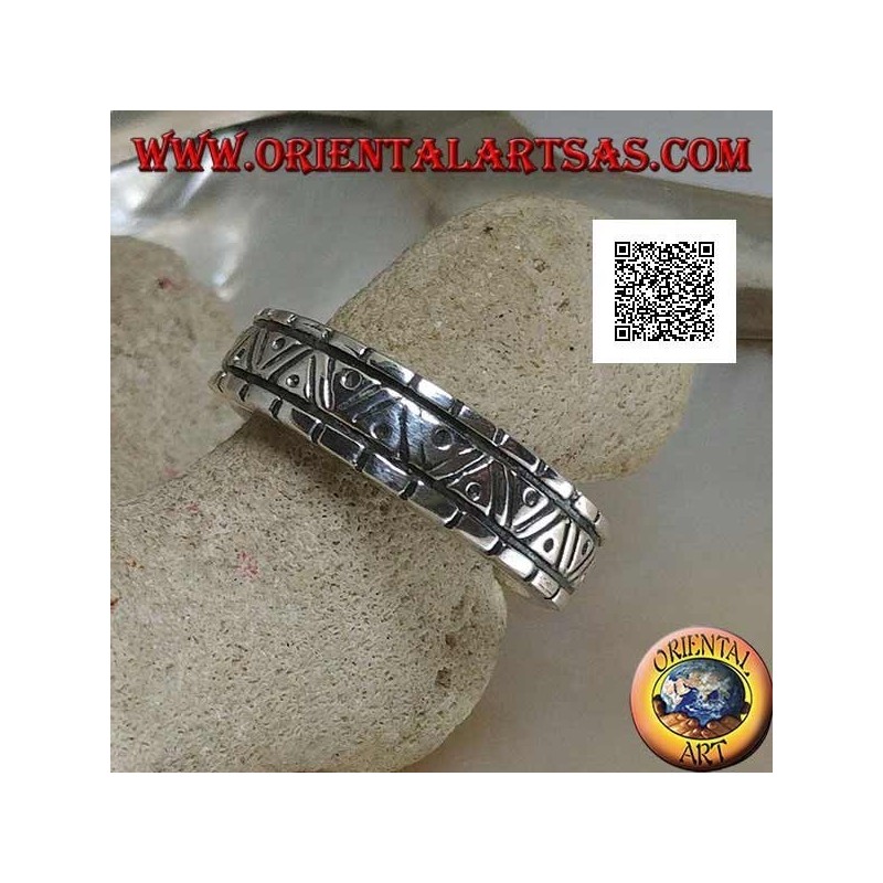 Silver ring with engravings of various geometric shapes