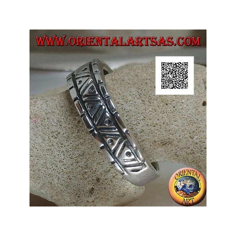 Silberring mit Gravuren verschiedener geometrischer Formen