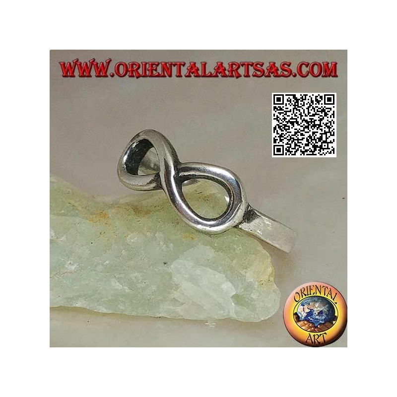 Bague en argent avec symbole de noeud infini lisse et fin