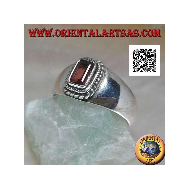Bague en argent avec grenat naturel rectangulaire en relief entouré d'un double tissage