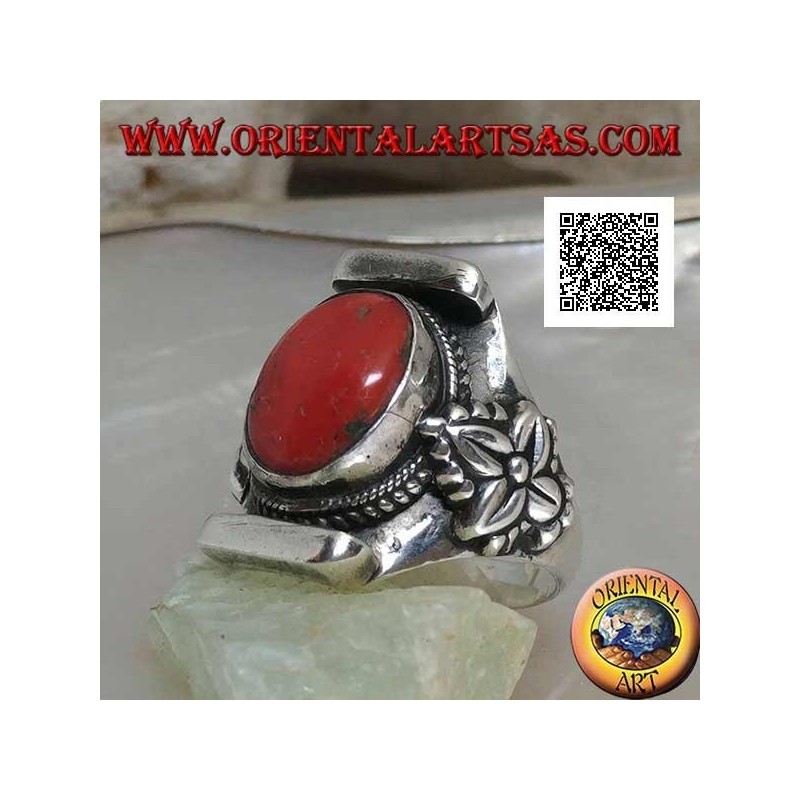 Anello in argento con corallo tibetano antico ovale su montatura nepalese con foglia sui lati